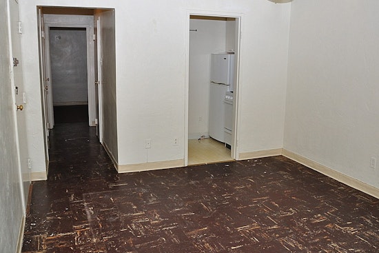 What will $900 rent you in Squirrel Hill South, right now?