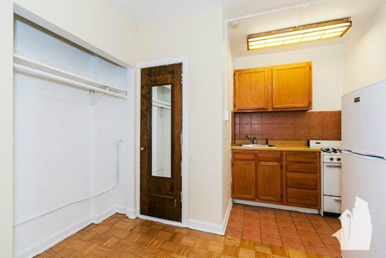 What does $900 rent you in Lakeview East, today?
