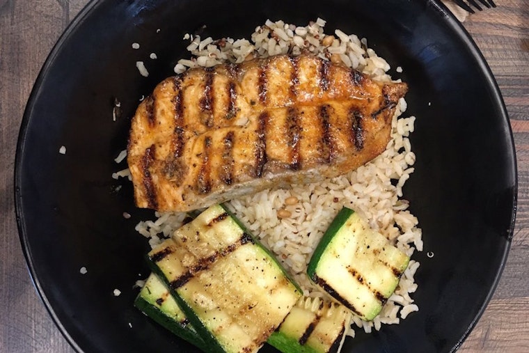 Fishbonz Seafood Grill makes Costa Mesa debut, with fresh seafood fare and more