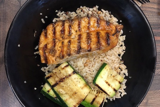 Fishbonz Seafood Grill makes Costa Mesa debut, with fresh seafood fare and more