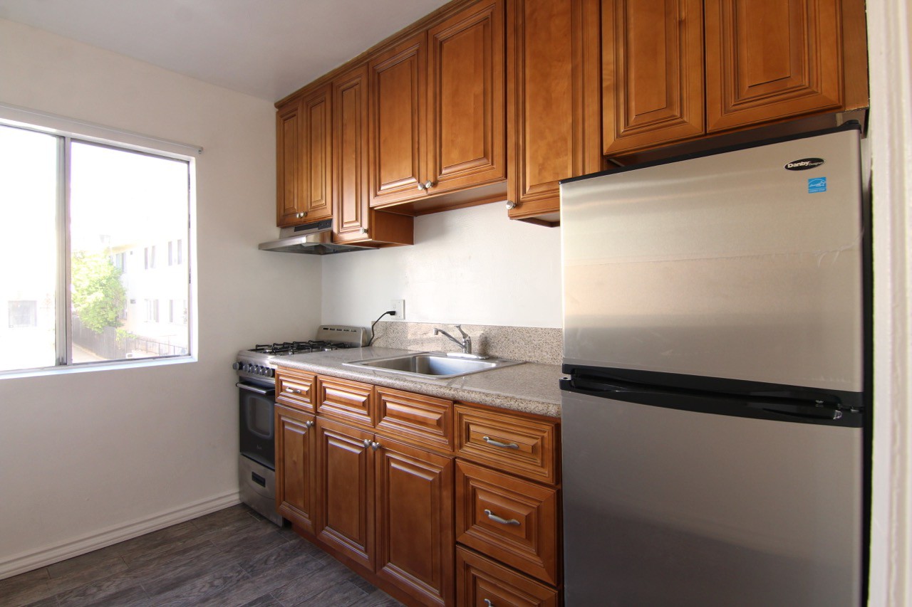 Check out today's cheapest rentals in Hollywood Hills, Los Angeles