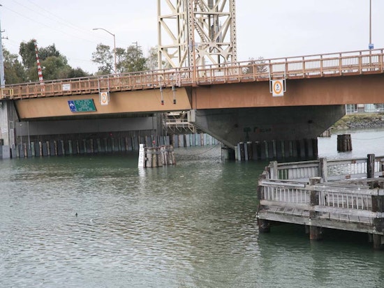 Oakland Historian Leads King Tides Historic Waterfront Walking Tour