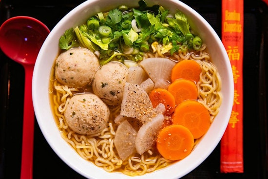 Ramen noodles, Asian chicken wings and more: What's trending on Chicago's food scene?