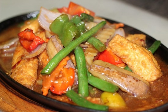 New Malaysian spot Green Papaya Asian Bistro opens its doors