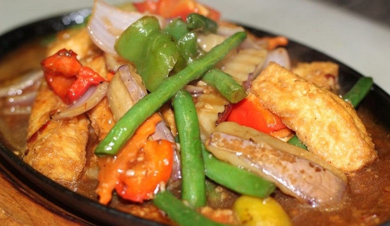 New Malaysian spot Green Papaya Asian Bistro opens its doors