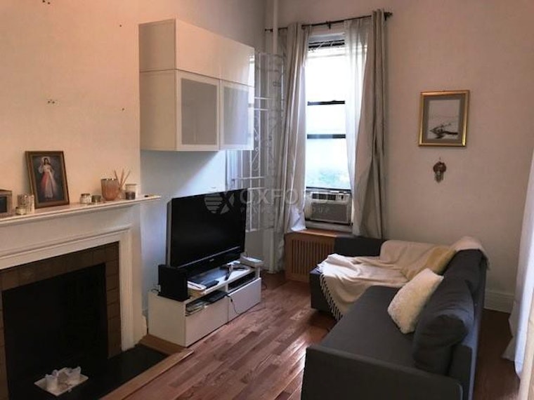 What's the cheapest rental available in Lincoln Square, right now?