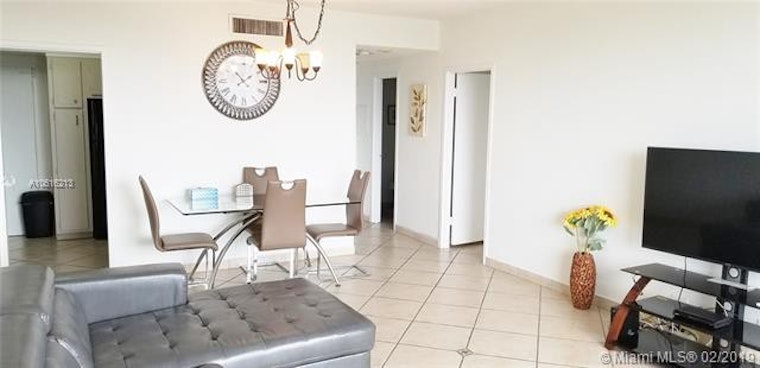 What will $1,900 rent you in Hollywood, right now?
