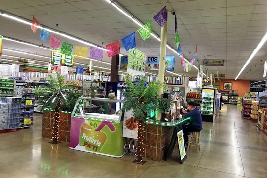 Frutería Pa'ti makes debut, with fruit cups and more