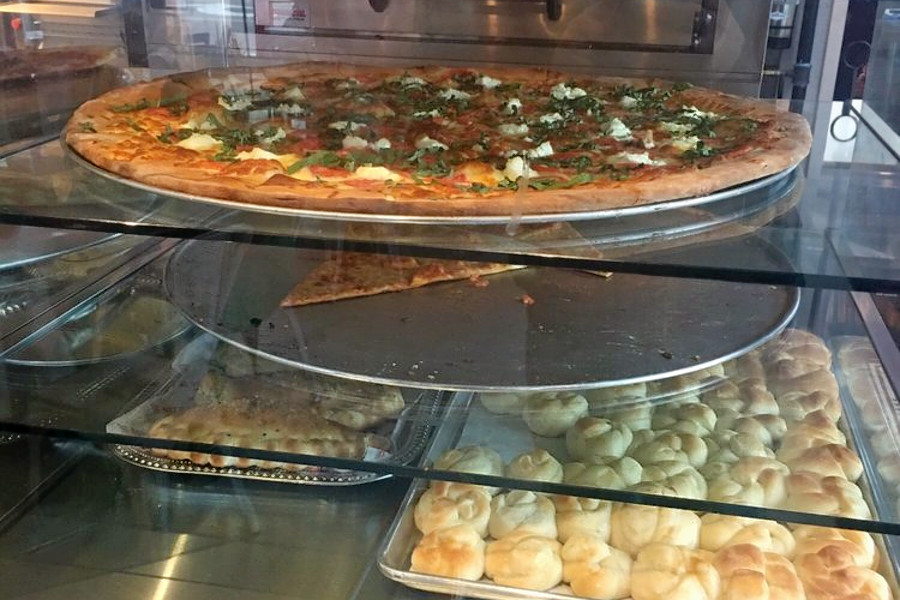 Fat Boy's Pizza makes Metairie debut