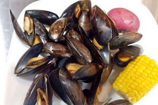 Score mussels, shrimp and more at St. Paul's new Sweet Cajun Boiling Seafood