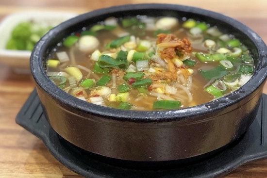 New Korean spot Jeonju Hyundaiok debuts in Wilshire Center