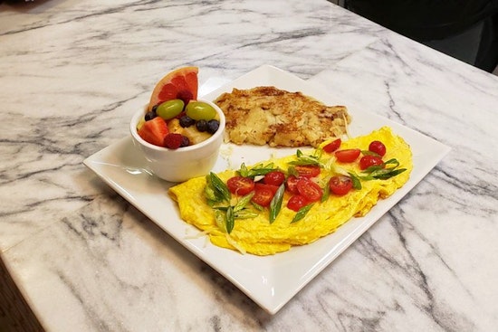 Mono Diner brings traditional American fare, old Hollywood flair to Georgetown