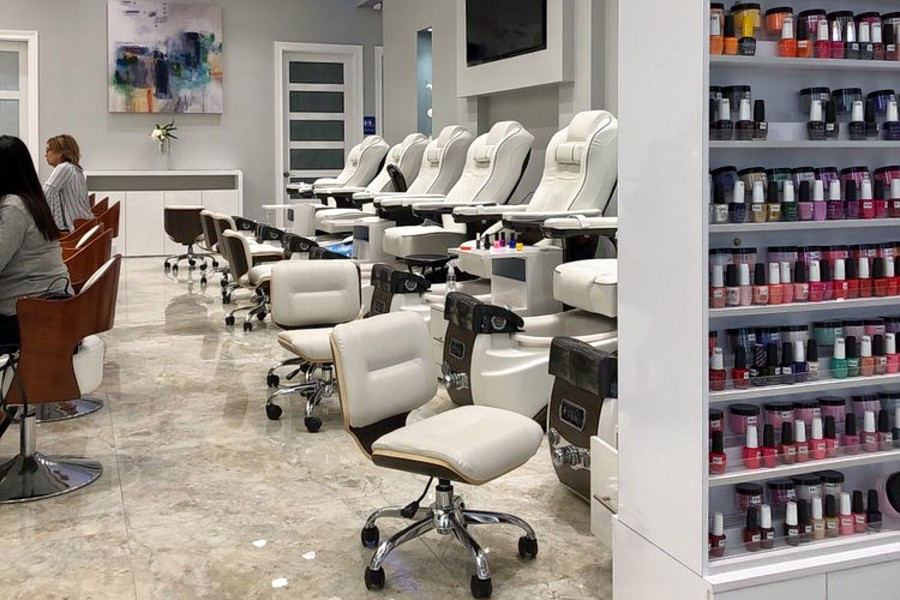 New Deer Valley nail salon Grand Nails Lounge opens its doors