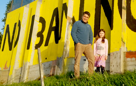 Hot Off The Tipline: Complaint Forces 'No Ban, No Wall' Sign Removal, New Ramen Truck, More