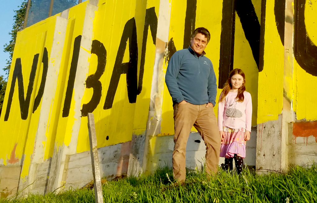 Hot Off The Tipline: Complaint Forces 'No Ban, No Wall' Sign Removal, New Ramen Truck, More