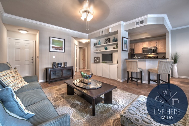 What will $1,300 rent you in Oak Lawn, this month?