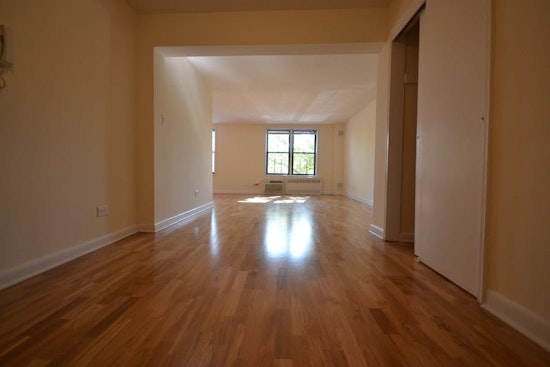 What will $1,600 rent you in Flushing, right now?