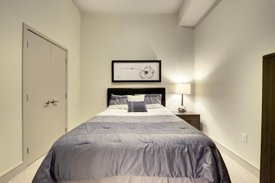 What will $1,400 rent you in Lowry Hill East, this month?
