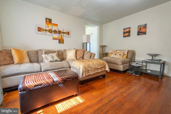 What will $900 rent you in East Falls, today?