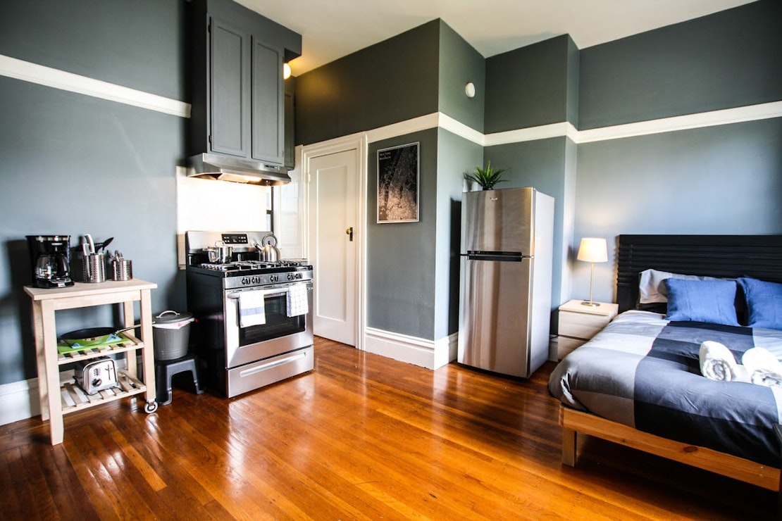 Hardwood floors and stainless steel appliances: $2,600/month