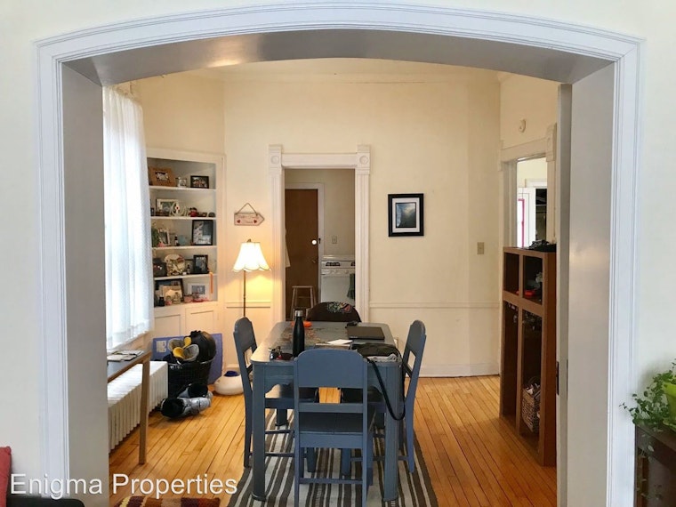 What will $900 rent you in Lower East Side, this month?
