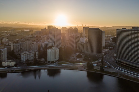 Top Oakland news: Semi-truck looted, burned during sideshow; Warriors squander 31-point lead