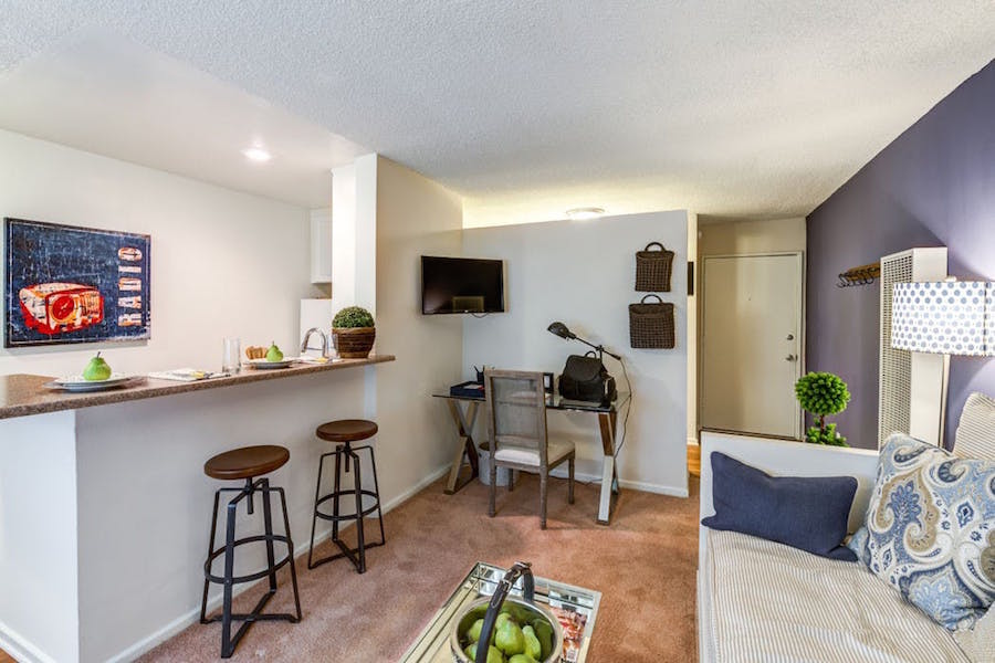 The most inexpensive apartment rentals on the market in MidWilshire,