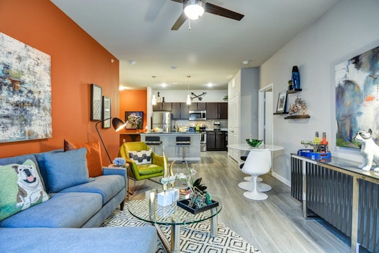 What will $900 rent you in Pipers Meadow, right now?