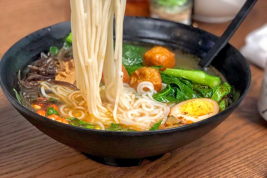 New Chinatown Chinese spot R' Noodles opens its doors