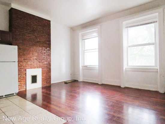 What will $900 rent you in Spruce Hill, today?