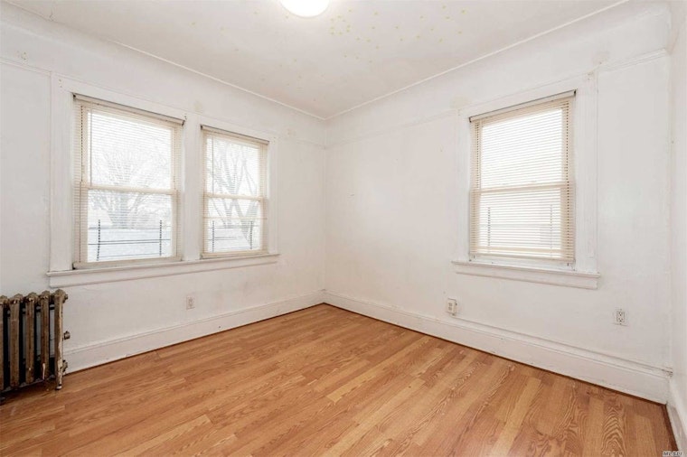 The lowest priced apartment rentals for rent in Flushing, New York City