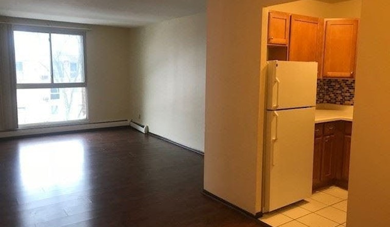 What will $800 rent you in Cambridge Heights, right now?