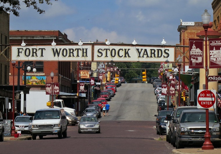 Top Fort Worth news: Police search for armed robbers; jury selection begins in student murder case