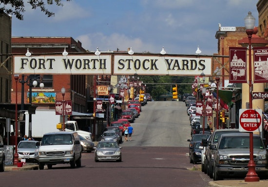 Top Fort Worth news: Police search for armed robbers; jury selection begins in student murder case