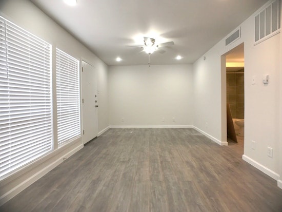What will $900 rent you in Oak Lawn, today?