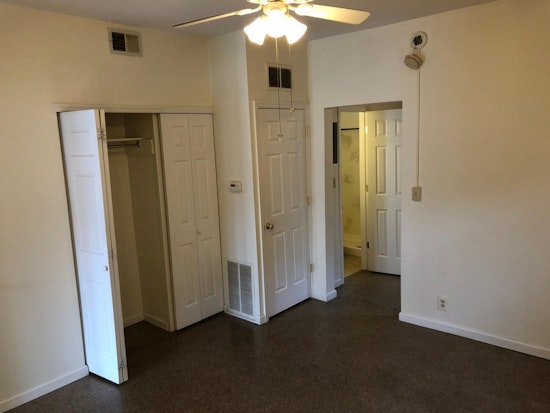 What will $900 rent you in Old North Columbus this month?