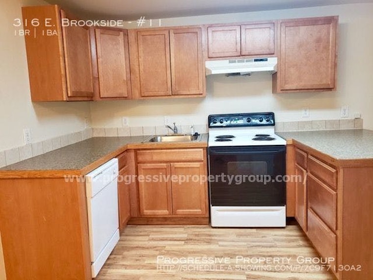 What will $900 rent you in Central Colorado Springs, right now?