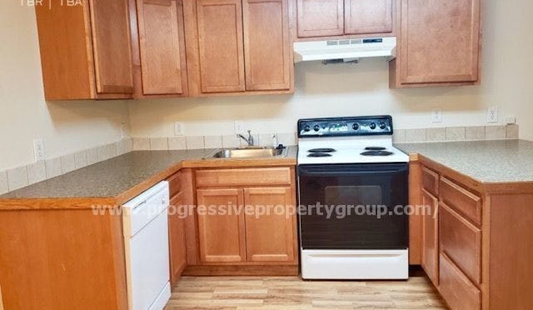 What will $900 rent you in Central Colorado Springs, right now?