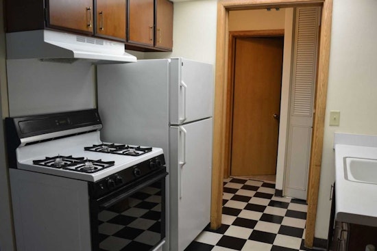 The cheapest apartment rentals on the market in Murray Hill, Milwaukee