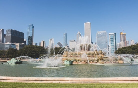 Top Chicago news: Man fatally shot; welcome to summer, Buckingham Fountain switched on; more