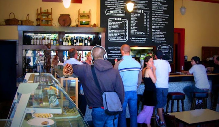 Cafe du Soleil: Now with Live Music?