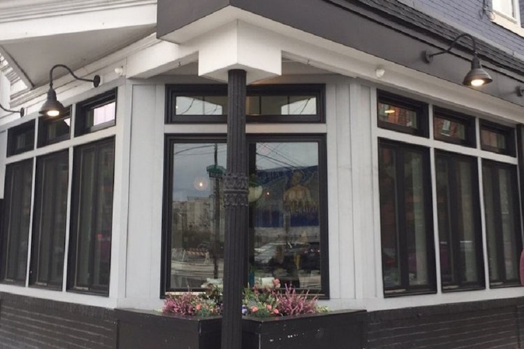 Olly makes Queen Village debut, with comfort food and more