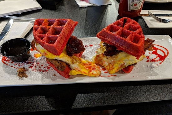 Explore the 5 top spots in Louisville's Deer Park neighborhood