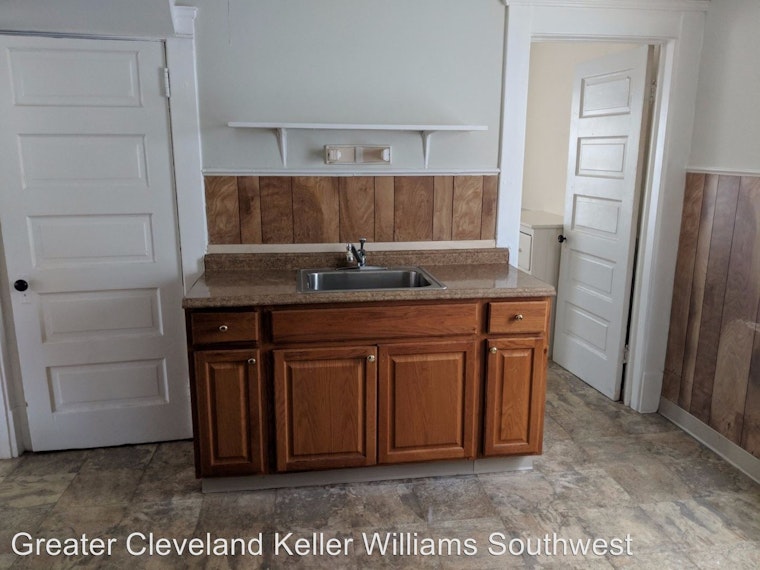 What will $600 rent you in Old Brooklyn, right now?