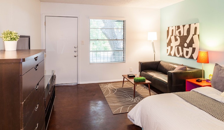 What will $900 rent you in Hyde Park, this month?