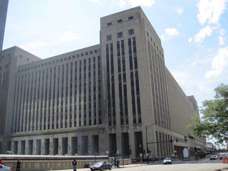 Top Chicago news: Uber eyes Old Post Office in massive lease; cause of kennel fire unknown; more