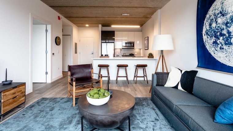 What will $2,000 rent you in Lakeview, this month?