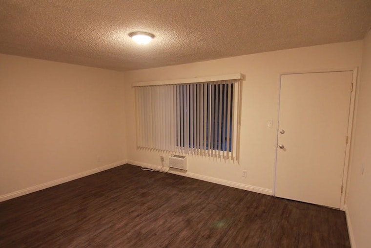 The most inexpensive apartment rentals for rent in Mid-City, Los Angeles