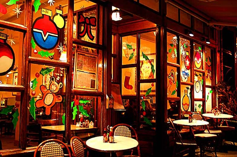 Last Day to Vote in the 2010 Holiday Window Contest!