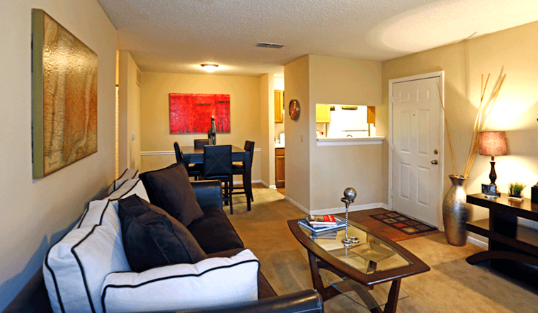 What will $800 rent you in Hickory Ridge-South Riverdale, right now?
